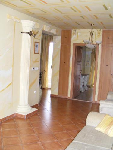 a living room with a column and a couch at Don Quijote Középkori Panzio és Étterem in Lenti