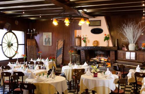 Εστιατόριο ή άλλο μέρος για φαγητό στο Hôtel Restaurant Pavillon Carina