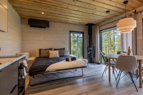 a bedroom with a bed and a table and chairs at Patonkila in Ylläs