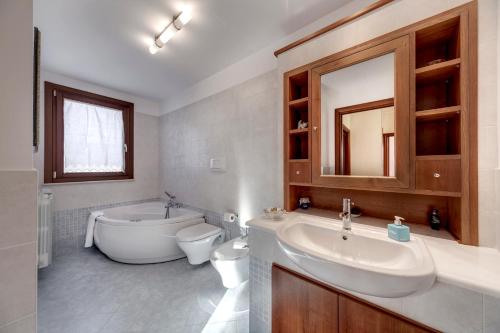 a bathroom with a tub and a toilet and a sink at Suite "La Perla degli Iblei" in Giarratana