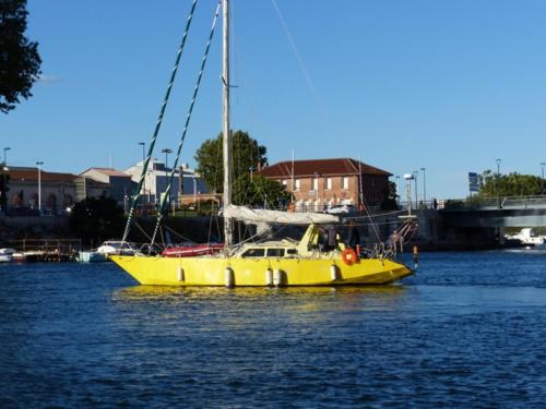 Nuit atypique sur un voilier de voyage