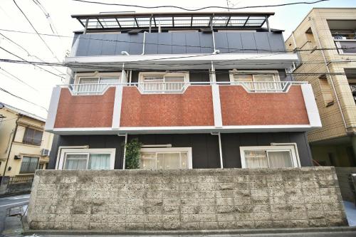 BRT102 Near Ikebukuro, Easy Tokyo Access