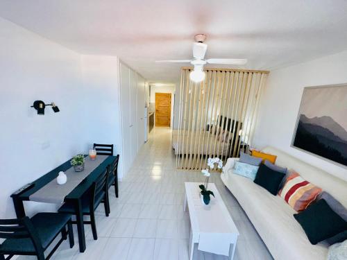 Quiet Studio, Incredible views, Climatized pool, FREE WIFI