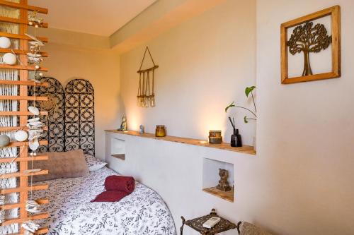 a bedroom with a bed and a shelf on the wall at Mon petit cocon au bord de l'eau in La Ciotat