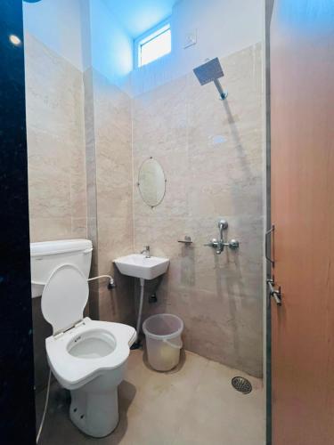 a bathroom with a toilet and a sink at Hotel Viny villa in Udaipur