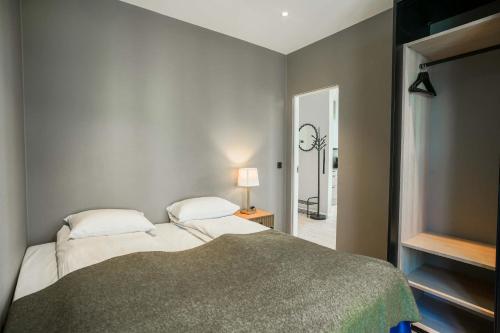a bedroom with a bed and a lamp and a doorway at Moderne leilighet i Gjøvik 201 in Gjøvik