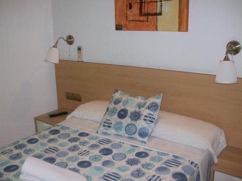 Llit o llits en una habitació de Hostal Felipe 2
