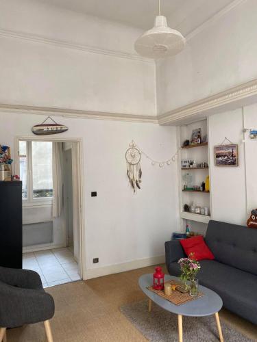 Bright and sunny apartment on first floor , Quinconces