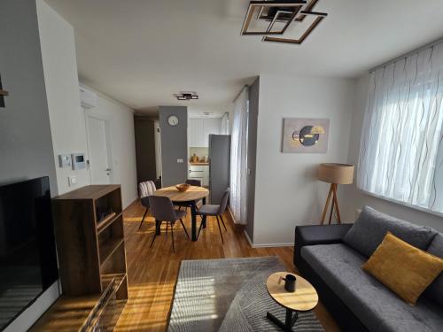 Skyline Haven with private parking garage, 4 star