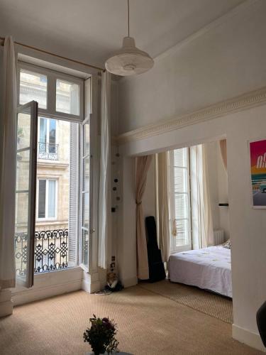 Bright and sunny apartment on first floor , Quinconces