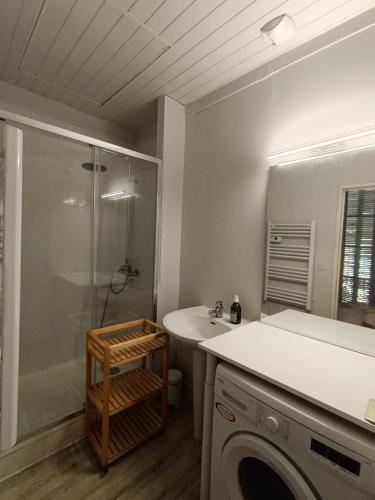 Bright and sunny apartment on first floor , Quinconces