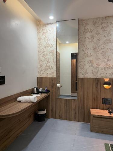 a bathroom with a sink and a mirror at Hotel RK Gharana Inn in Siwān