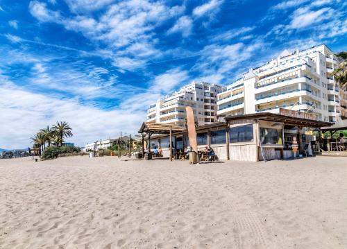 Fabulous first line beach apartment
