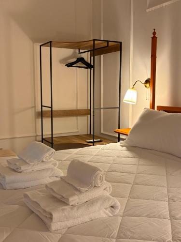a bedroom with white towels on a bed at Dimora di Duen - Villa Storica di Charme in Villa San Giovanni