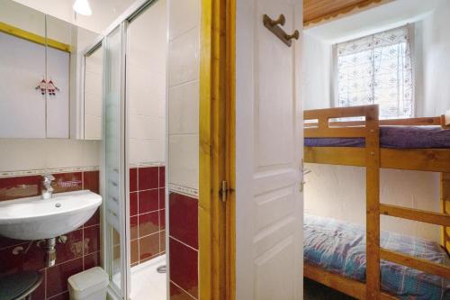 a bathroom with a sink and a bunk bed at Studio cabine - Les ecrins 2 in Valloire