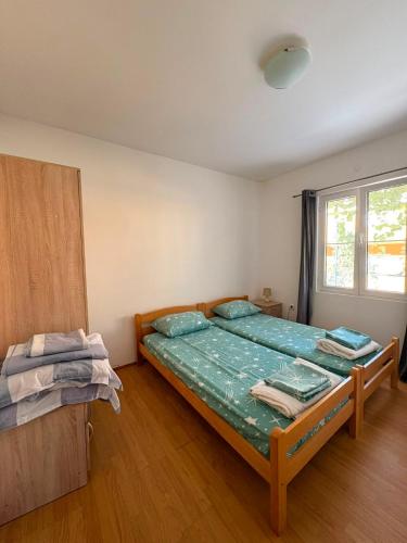 a bedroom with a bed and a window at UnaMar 2 in Prčanj