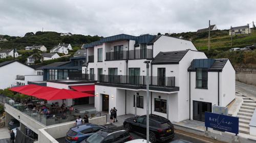 a building with cars parked in a parking lot at Bayview Lodge in Downings