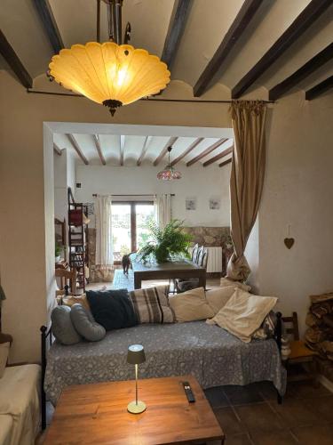 a living room with a couch and a table at Casa Ana in Monóvar