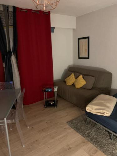 Studio cosy en bord de piscine