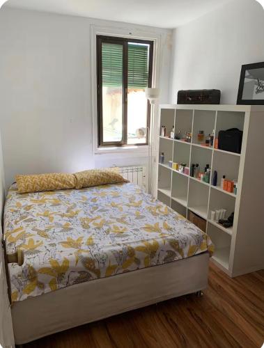 Alquila solo la Habitación cómoda no el piso entero en el centro