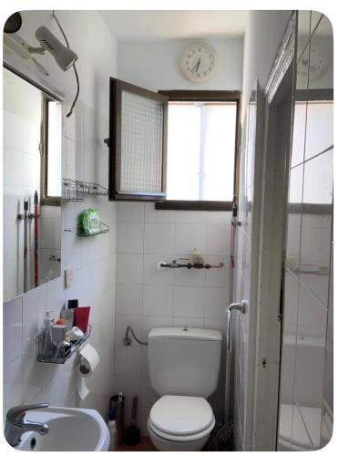 Alquila solo la Habitación cómoda no el piso entero en el centro