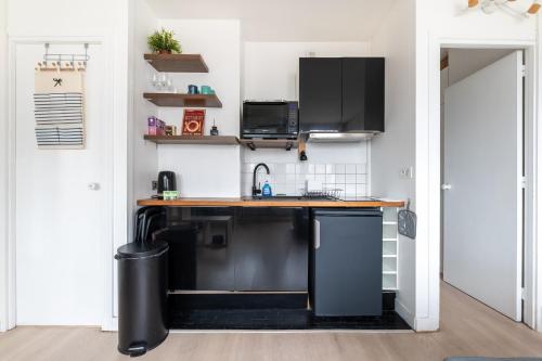 High-Rise Studio Flat w City viewsPorte Dauphine