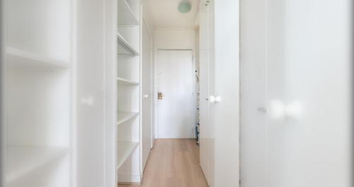 High-Rise Studio Flat w City viewsPorte Dauphine
