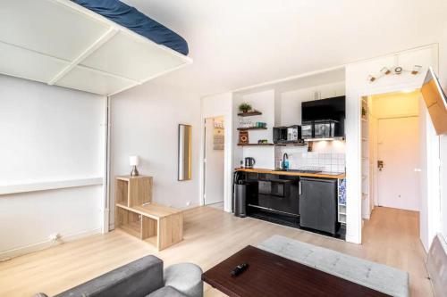 High-Rise Studio Flat w City viewsPorte Dauphine