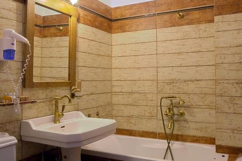 Ванная комната в Thermes Pozar Resort