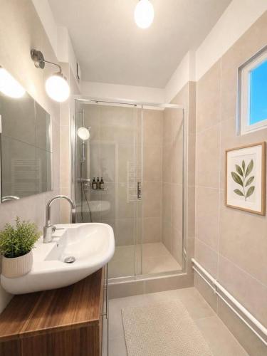 Cozy 1-Bedroom Apartment - Canal Saint-Martin