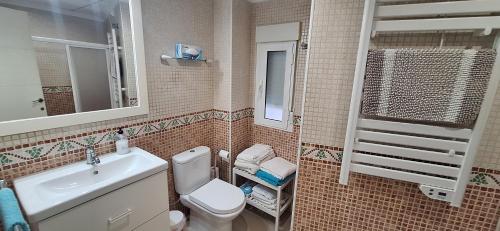 a bathroom with a sink and a toilet and a mirror at Egabro Apartamento in Cabra