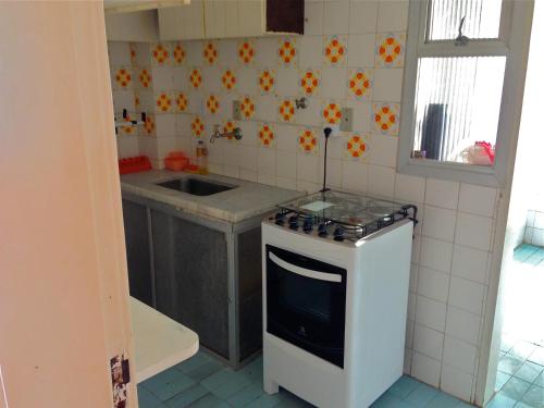 A cozinha ou cozinha compacta de Guarujá Apartment
