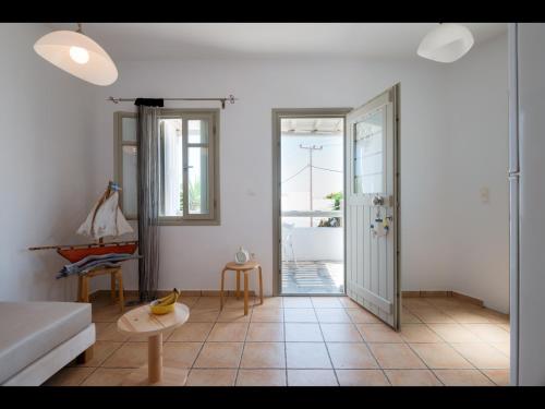Naousa White Retreat