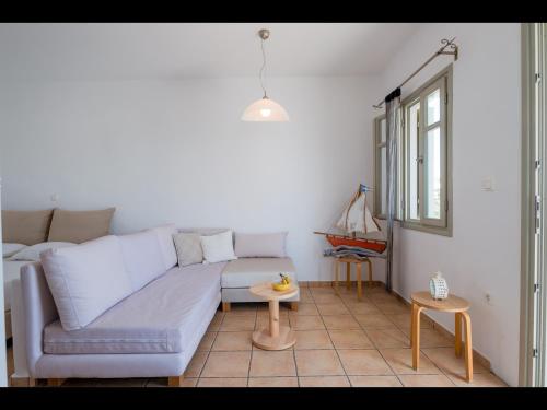Naousa White Retreat