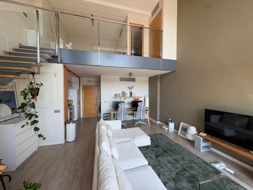 a living room with a couch and a tv at Loft en Valencia in Burjassot