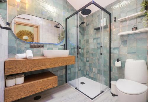 a bathroom with a sink and a glass shower at Ski Lodge Sierra Nevada in Sierra Nevada
