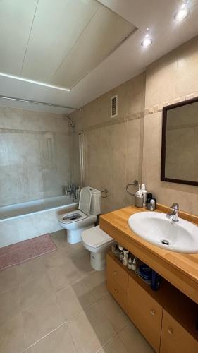 a bathroom with a toilet and a sink and a tub at Loft en Valencia in Burjassot