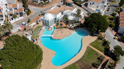 Cozy 2BR Flat with Terrace & Pool
