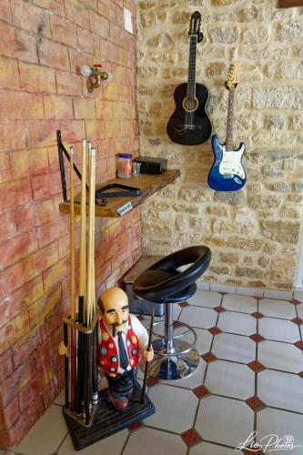 a statue of a man in a kitchen with guitars at La longère in Saint-Hilaire-en-Woëvre