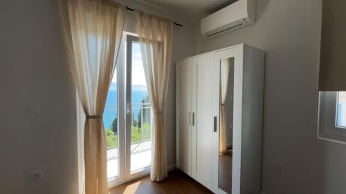 a room with a large window with a view at Apartmani Alexa 2 in Brist