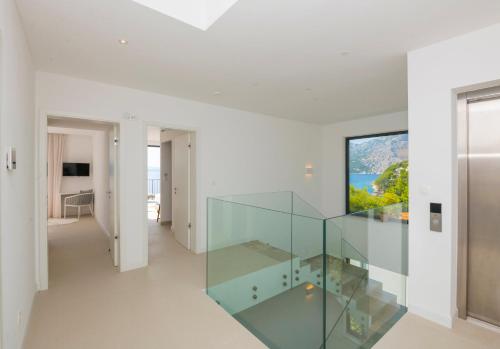 Beautiful Seafront Split Villa 9 Bedrooms Bellamar Vista Retreat