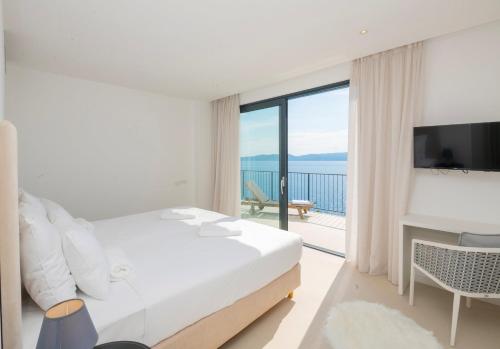Beautiful Seafront Split Villa 9 Bedrooms Bellamar Vista Retreat