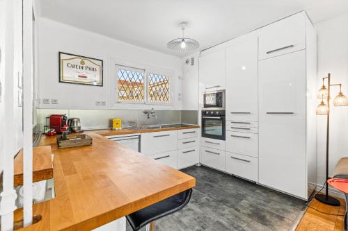 Comfortable & Bright 2 Bedroom