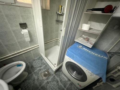a bathroom with a shower and a washing machine at Apartman Kostadinovic in Pirot
