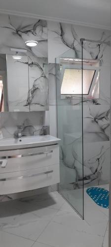 a bathroom with a sink and a mirror at Villa K & N in Sarandë
