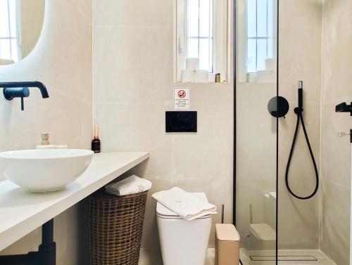 High-End Living in Voula Center