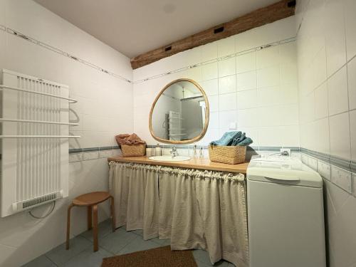 a bathroom with a sink and a mirror at Pegartea in Mendionde