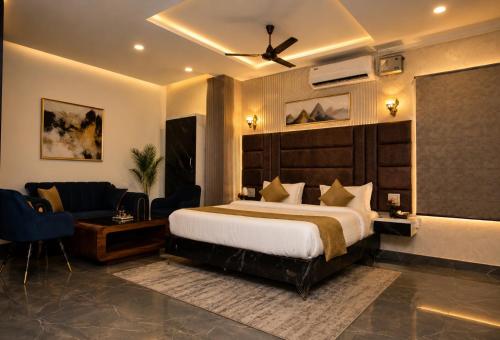a hotel room with a bed and a couch at Hotel Jiio in Kurukshetra