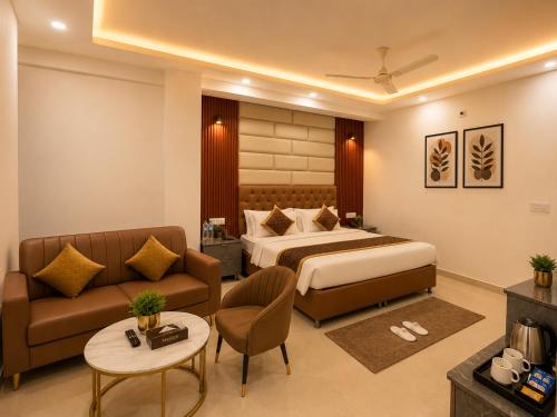 a hotel room with a bed and a couch at Hotel Kasa Stays Premier - Peeragarhi Metro Station in New Delhi