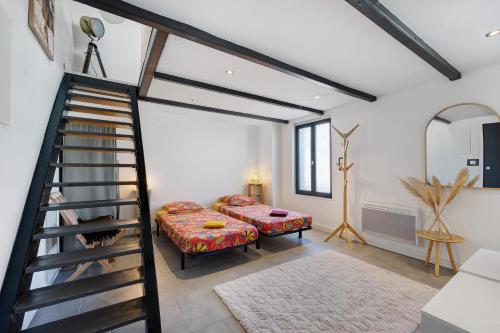 a bedroom with a bed and a spiral staircase at Charmant appartement pour 4 in Saint-Jean-de-Liversay